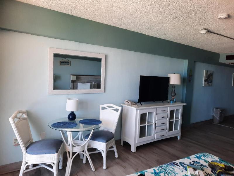 Studio with Kitchen - Oceanfront image 2