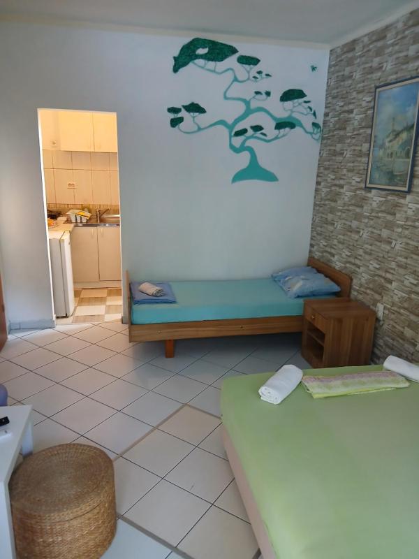 Apartment with Shower image 2