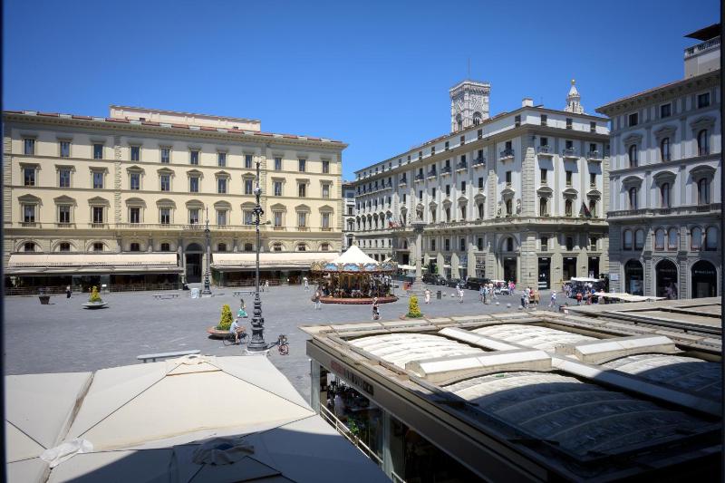 Superior King Room image 4