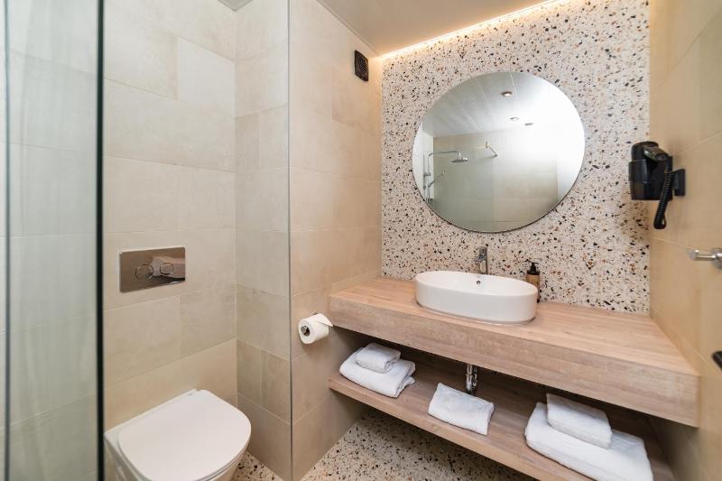 Deluxe Triple Room with Sea View image 1