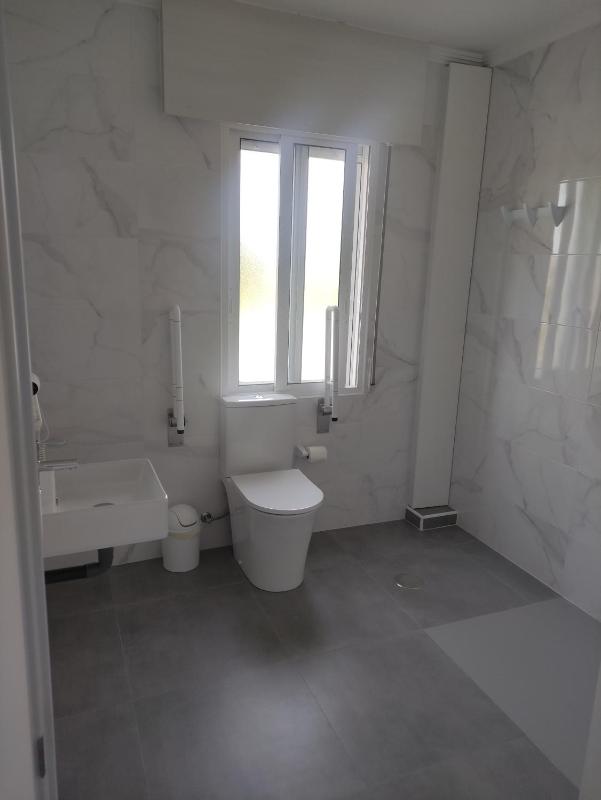 Basic Triple Room image 3