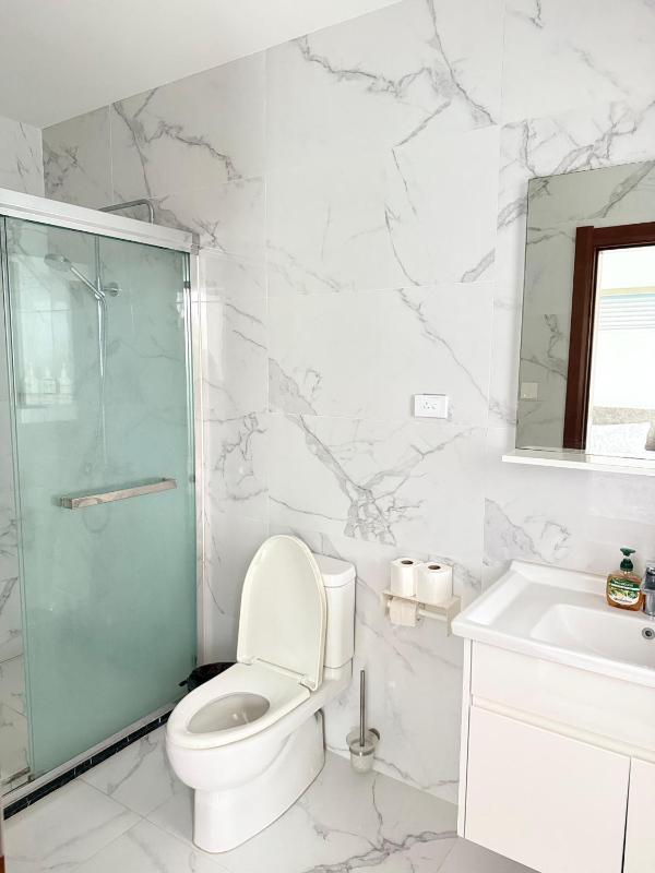 Golden Palm Apartment with overlooking view - image 4