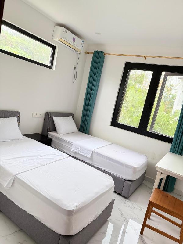 Golden Palm Apartment with overlooking view - image 14
