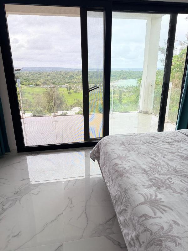 Golden Palm Apartment with overlooking view - image 6