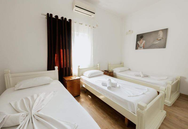  Triple Room image 4
