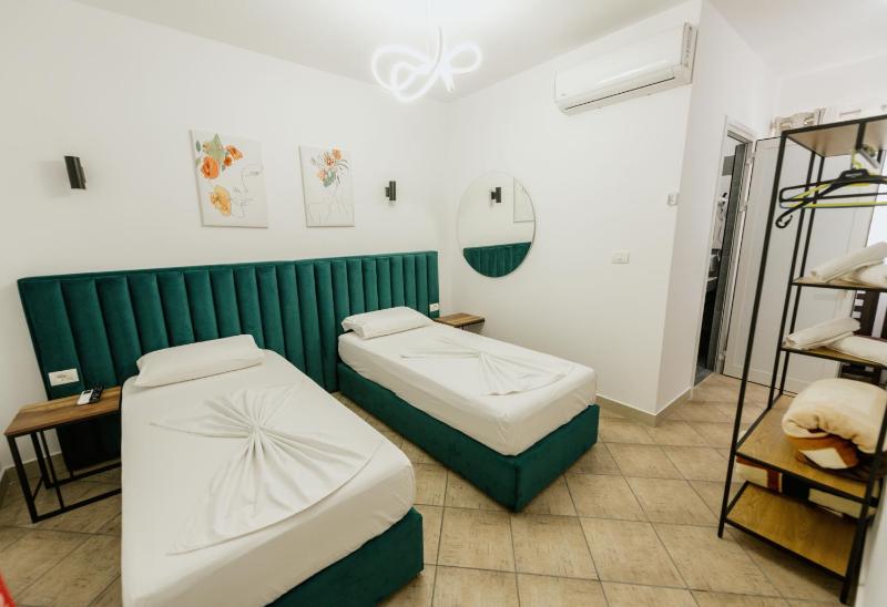 Comfort Twin Room image 4