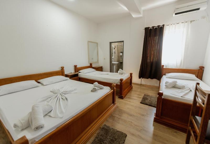 Quadruple Room image 1