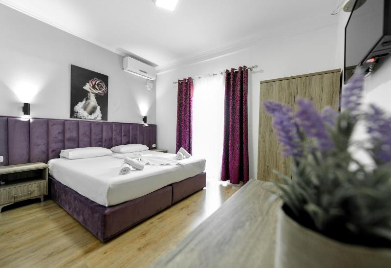Double Room with Balcony image 1