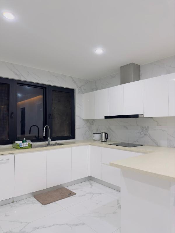 Golden Palm Apartment with overlooking view - image 3