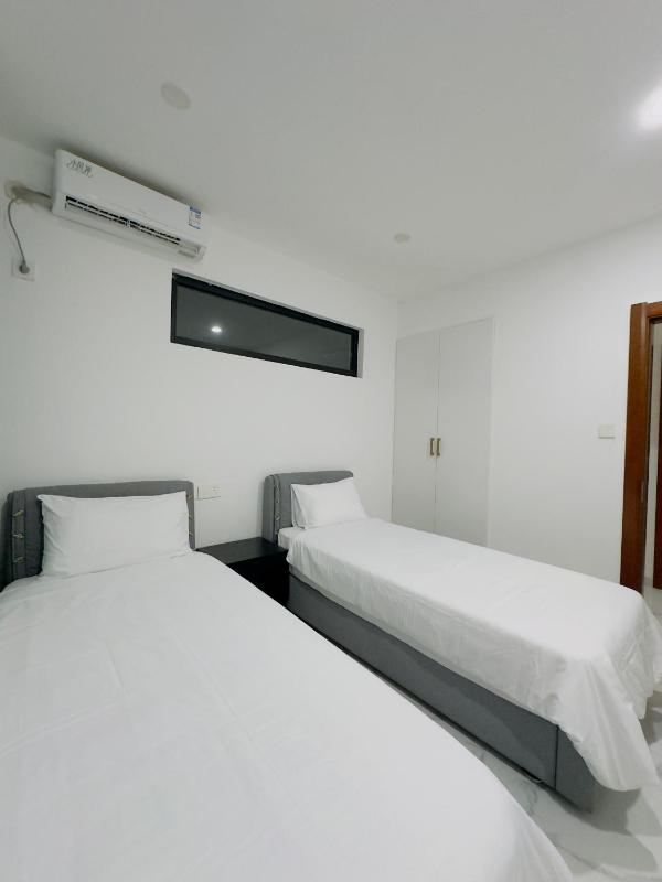 Golden Palm Apartment with overlooking view - image 5