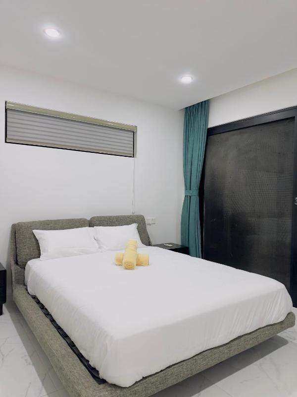 Golden Palm Apartment with overlooking view - image 15
