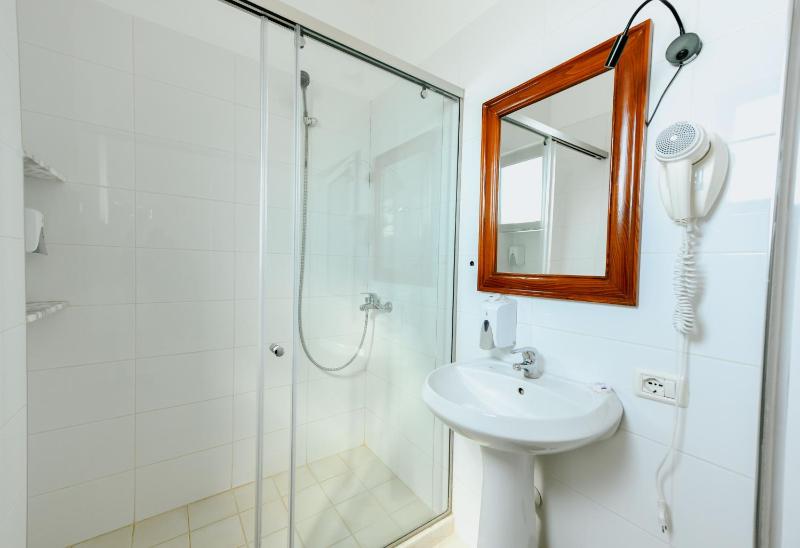 Double Room with Balcony image 2