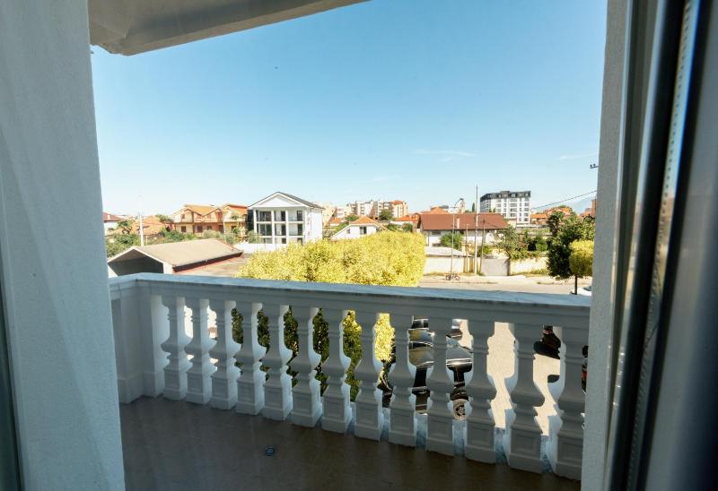 Double Room with Balcony image 4