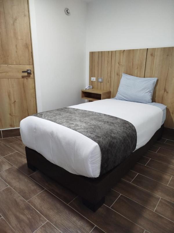Deluxe Single Room image 1