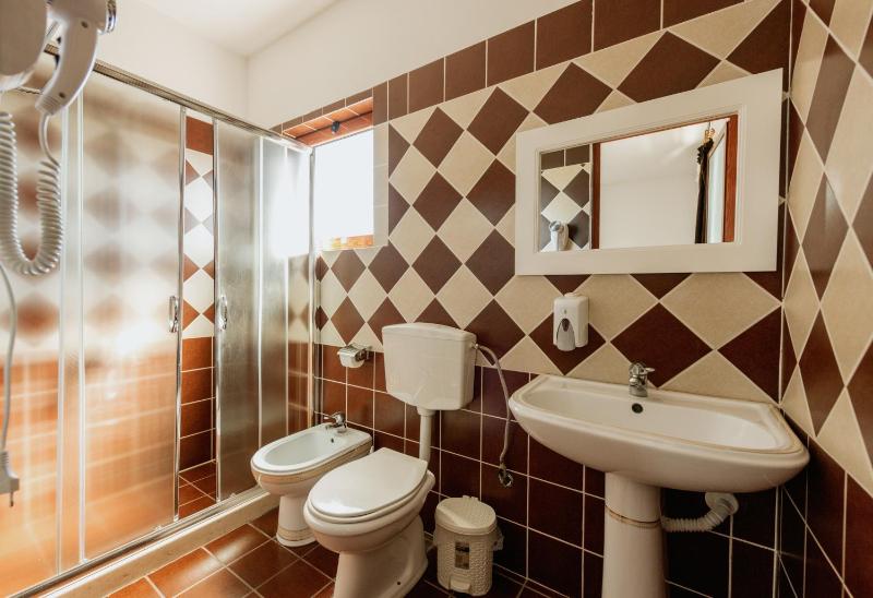 Quadruple Room image 2