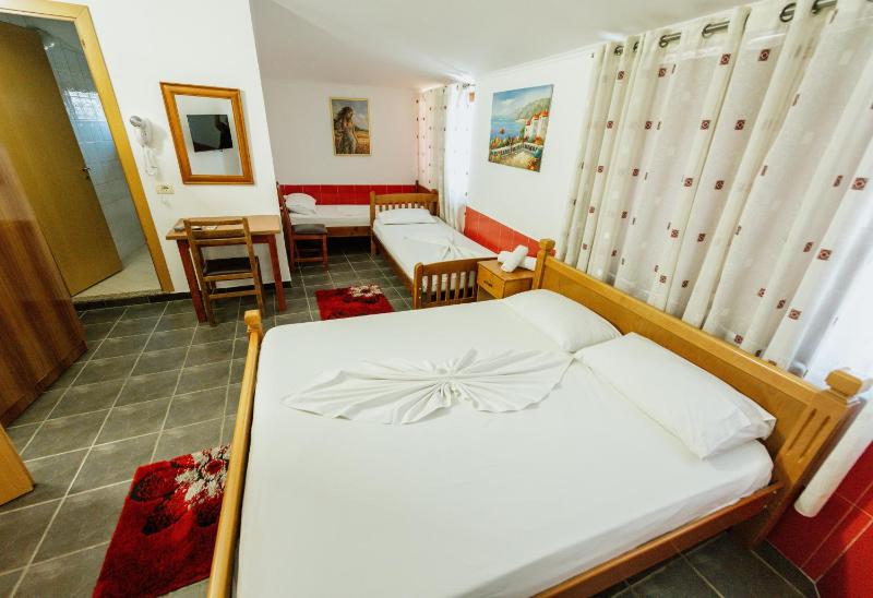Quadruple Room image 3