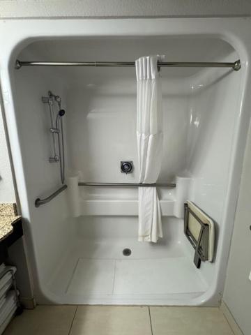 King Room with Roll-In Shower - Disability Access/Non Smoking image 3