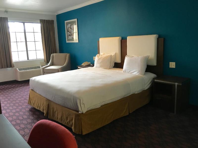 King Room - Non-Smoking image 3