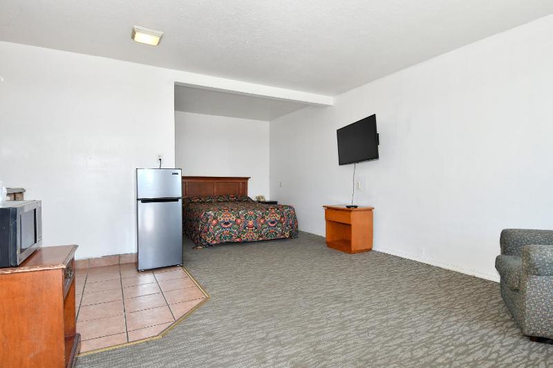 Budget Motel - image 4