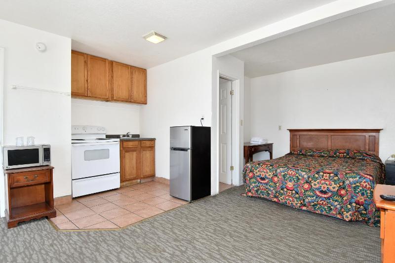 Budget Motel - image 23