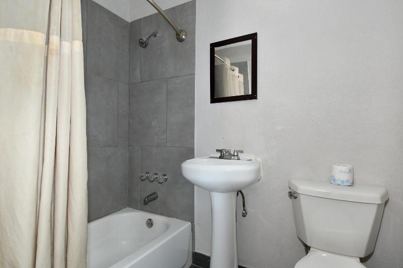 Budget Motel - image 14