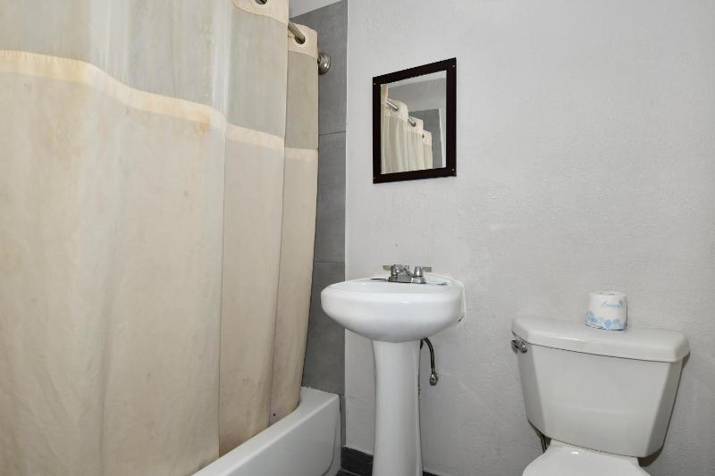 Budget Motel - image 18