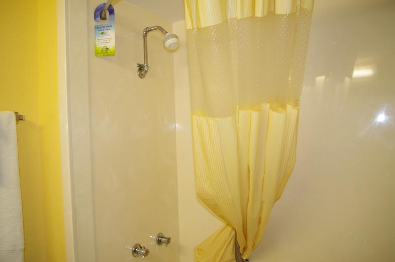 Deluxe Double Room with Two Double Beds - Non-Smoking image 3