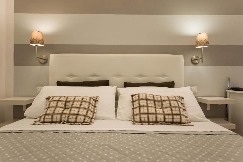 One-Bedroom Apartment image 3