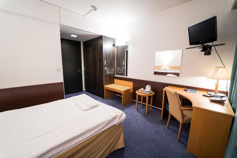 Single Room image 3