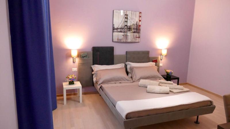 Double Room image 4