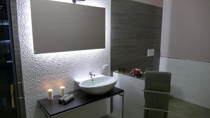 Deluxe Suite image 3