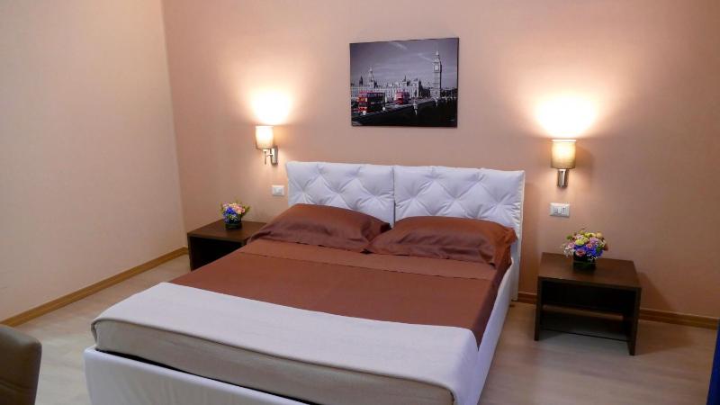 Deluxe Room image 4