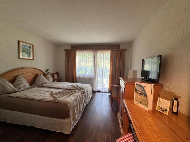 Comfort Double Room with Balcony and Mountain View image 2