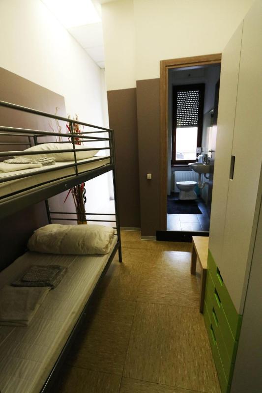 Twin Room image 2