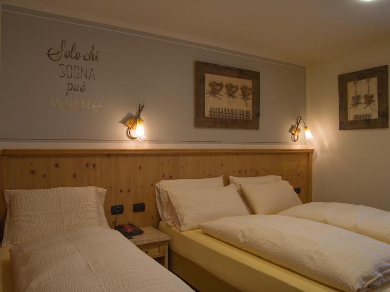Triple Room with Balcony image 4