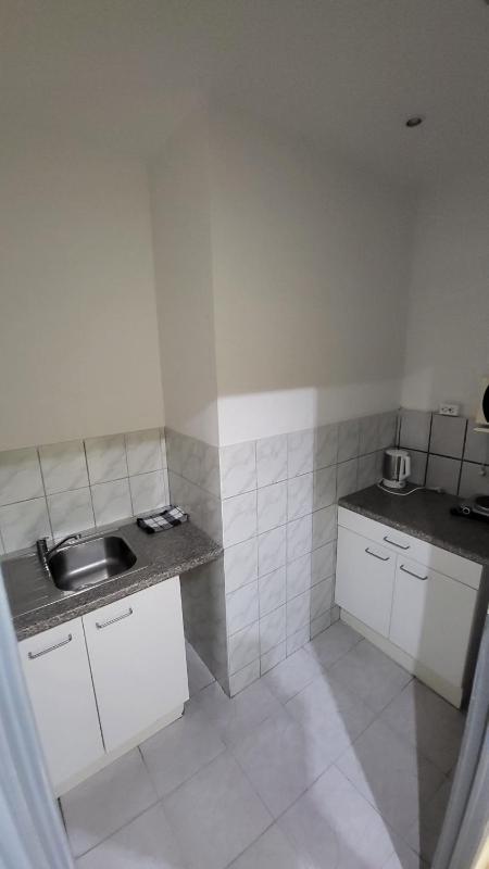 Apartment (3 Adults) image 3