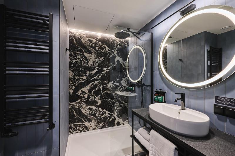 Standard Room image 3