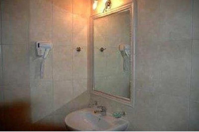 Double or Twin Room with Sea View image 2