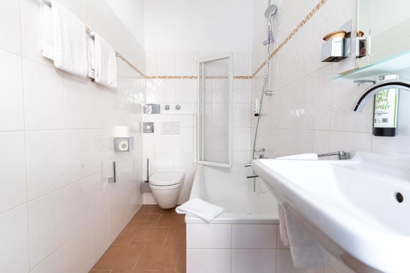 Hotel zum Ritter St Georg - Oldest Residential Building in Heidelberg since 1592 - image 34