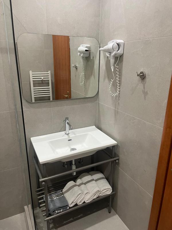 Deluxe Twin Room image 1