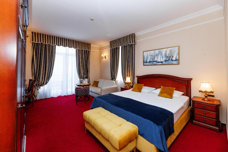 Hotel Savoy - image 11