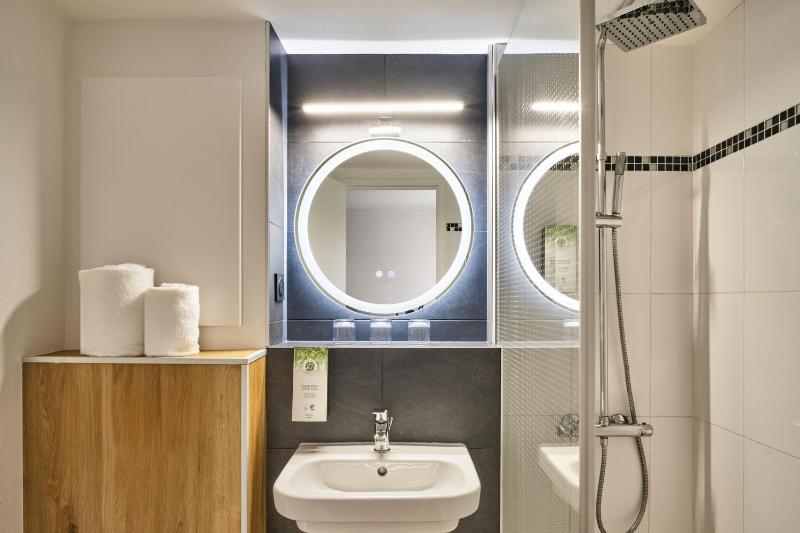 Double Room image 4