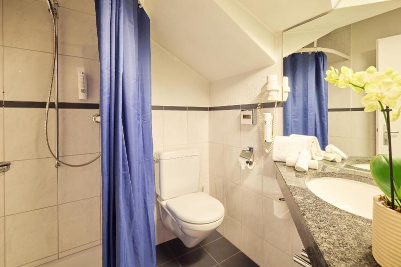 Double Room image 3