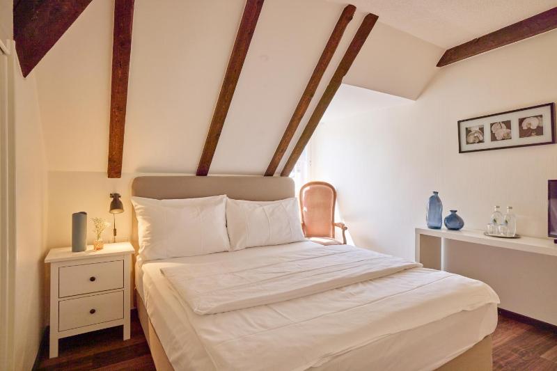 Double Room image 2