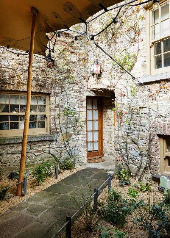 Shackleton House image 4