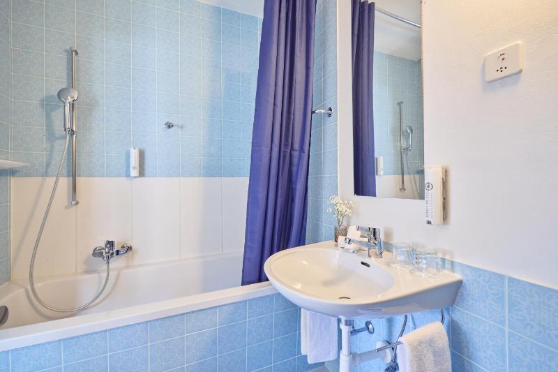 Double Room with Extra Bed image 2