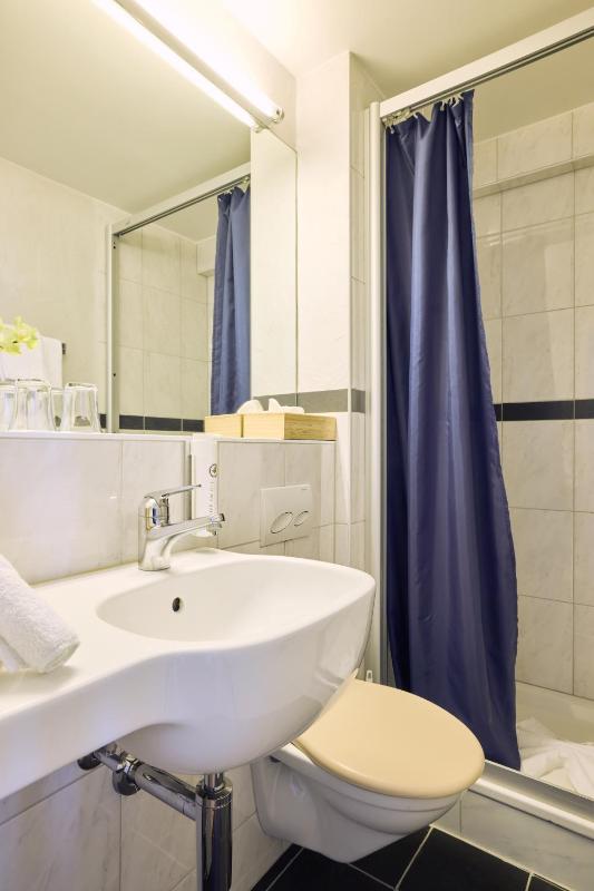 Deluxe Room image 2