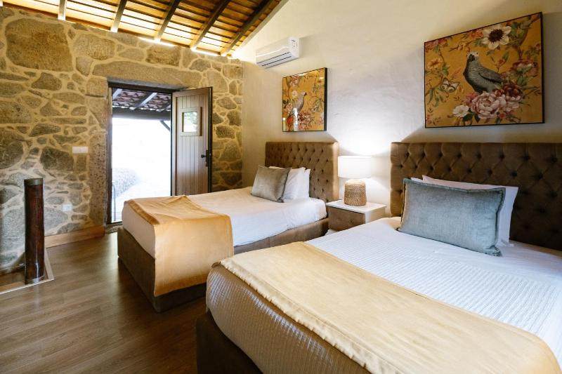 Suite with Balcony image 3