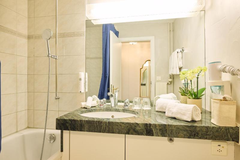 Double Room with Lake View image 4