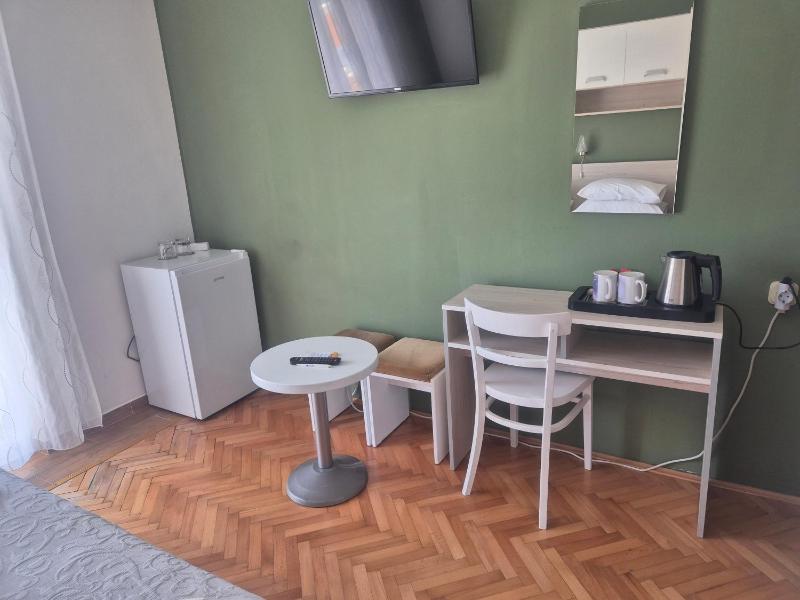 Double Room with Balcony image 2